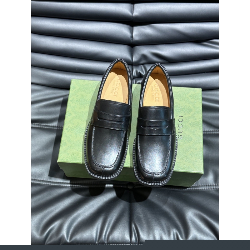 G*u*i leather shoes
